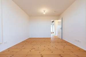 Dachgeschosstraum mit Galerie & Balkon | 2 Bäder | Aufzug | Dielenboden | Stellplatz mgl. – Wurzner Straße 156a, 4318 Sellerhausen-Stünz, Leipzig – Vorschaubild 12