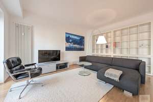 Pempelfort: Wunderbare Altbau-Wohnung mit Aufzug / Balkon