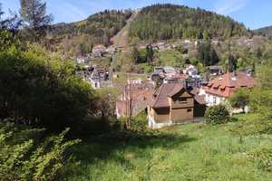 Mehrparteienhaus für Renovierer mit großem Garten von privat – Uhlandstraße 24/1, 75323 Calw (Kreis) – Vorschaubild 1