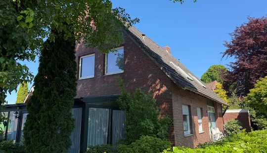 Bild von Zweifamilienhaus mit Garten und Garage in Zetel zu verkaufen.