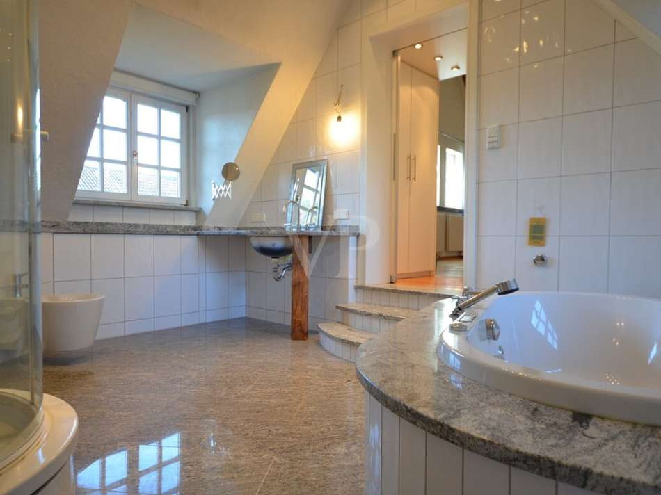 Bad mit Blick ins Schlafzimmer