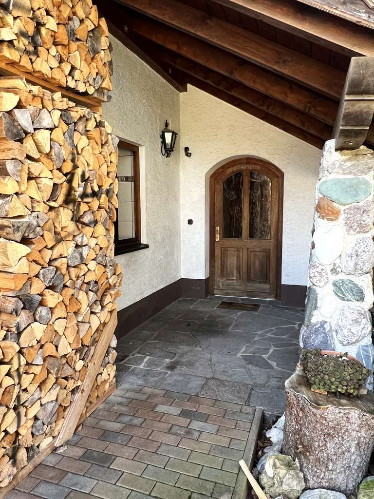 Immobilie in Vilsbiburg - Idyllisches Einfamilienhaus mit Einliegerwohnung auf dem Land nahe Vilsbiburg - Bild 1