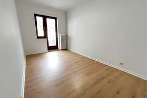 Wohnen mitten im Zentrum: Gepflegte 2-Zi.-Wohnung mit Balkon – Die vollständige Adresse der Immobilie erhältst du vom Anbieter., 27568 Mitte, Bremerhaven – Vorschaubild 2