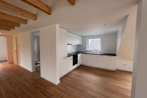 Exklusiver Erstbezug: Neue 3 ZKB DG-Wohnung (KfW 40) mit Balkon, EBK & Stellplatz in BI-Brake – Nadefeld 13, 33729 Heepen, Bielefeld – Vorschaubild 12