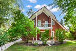 Zukunftssicheres Luxusanwesen mit 7 Zimmern, Enpal-Solaranlage, Pool, Garage und Carport in Kladow