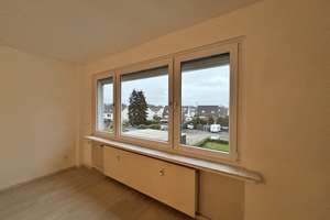 Familien- & Homeoffice-freundlich -Helle 3,5-Zimmer-Wohnung mit Balkon – ideal für Familie oder Home – Holtener Straße 370, 47167 Röttgersbach, Duisburg – Vorschaubild 3