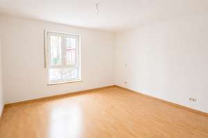 Gemütliche 2-Zimmer-Wohnung mit Balkon, Aufzug und Tiefgaragenstellplatz in Dresden-Löbtau – Lübecker Straße 14, 1159 Löbtau-Nord, Dresden – Vorschaubild 4