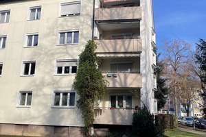 Erbpacht ! Geräumige 3,5-Zimmer Hochparterre-Wohnung mit Balkon in Stuttgart-Bergheim