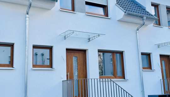 Bild von Bezugsfreies, neues Reihenhaus mit Keller in toller Waldrandlage von Bischofsheim - Erstbezug !