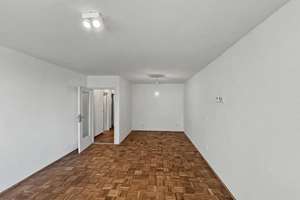 Charmante 1,5-Zimmer-Wohnung mit ruhiger Loggia ins Grüne in Solln – Die vollständige Adresse der Immobilie erhältst du vom Anbieter., 81479 Solln, München – Vorschaubild 4