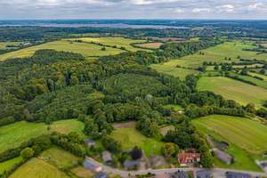 Repräsentatives Anwesen mit 12 Zimmern und Gartenparadies – Die vollständige Adresse der Immobilie erhältst du vom Anbieter., 24357 Hummelfeld – Vorschaubild 27