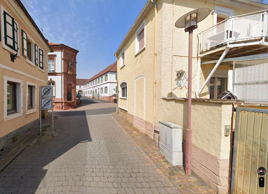Immobilie in Wachenheim an der Weinstraße - Großzügiges Haus mit 11 Zimmern in Wachenheim an der Weinstraße - Bild 2