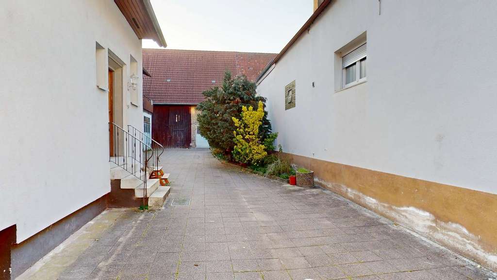 Immobilie in Stutensee - *Niedrige Provision* Historisches Ensemble mit Scheune, Bebauungspotenzial & großem Grundstück - Bild 3