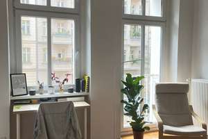 2-rooms, fully furnished, high ceilings, hardwood floors, Anmeldung possible, ready to move in – Kopenhagener Straße 31, 10437 Prenzlauer Berg, Berlin – Vorschaubild 1