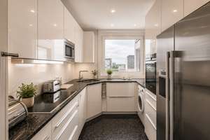 Skyline-Blick inklusive – tolle 4-Zi.-Whg. in bester Lage mit TG-Stellplatz, EBK und zwei Balkonen – Elektrastr. 5, 81925 Parkstadt, München – Vorschaubild 3