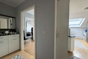 Charmante Dachgeschosswohnung im Altbau mit 2,5 Zimmern in der Wiesbadener Innenstadt – Die vollständige Adresse der Immobilie erhältst du vom Anbieter., 65185 Mitte, Wiesbaden – Vorschaubild 4