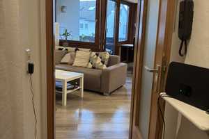 Geschmackvolle Wohnung mit zwei Zimmern sowie Balkon und EBK in Stuttgart – Sigmaringer Straße 116, 70567 Stuttgart – Vorschaubild 1