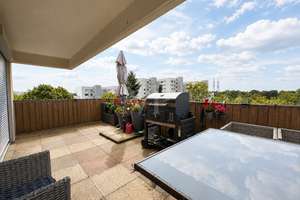 GROßZÜGIGER WOHNTRAUM ÜBER ZWEI ETAGEN MIT BEEINDRUCKENDER TERRASSE UND LOGGIA – Die vollständige Adresse der Immobilie erhältst du vom Anbieter., 38444 Westhagen, Wolfsburg – Vorschaubild 2