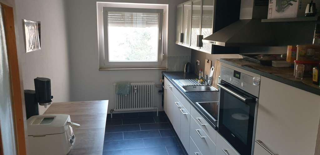 Immobilie in St. Georgen im Schwarzwald - Solide vermietete 3-Zimmer-Wohnung mit Balkon, modernisiertem Gebäude und sofortigen Mieteinnahmen - Bild 2