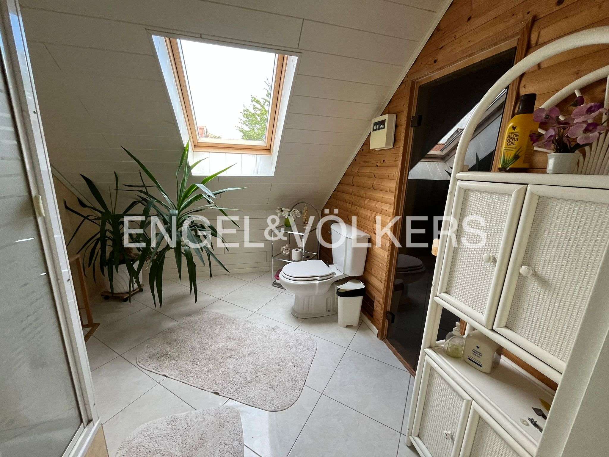 Immobilie in Dobin am See - Romantisches Dreigiebelhaus am See –                 Komfort und Ruhe in idyllischer Lage - Bild 7