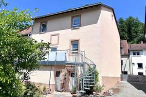 KL-Erfenbach:
Einfamilienhaus mit Garage, Carport und sonnigem Gartengrundstück – Die vollständige Adresse der Immobilie erhältst du vom Anbieter., 67659 Erfenbach, Kaiserslautern – Vorschaubild 3