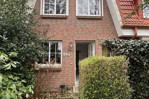 *RESERVIERT* Courtagefreies Reihenmittelhaus mit gehobener Innenausstattung, sehr gepflegt. – Schulweg 39d, 22844 Segeberg (Kreis) – Vorschaubild 1