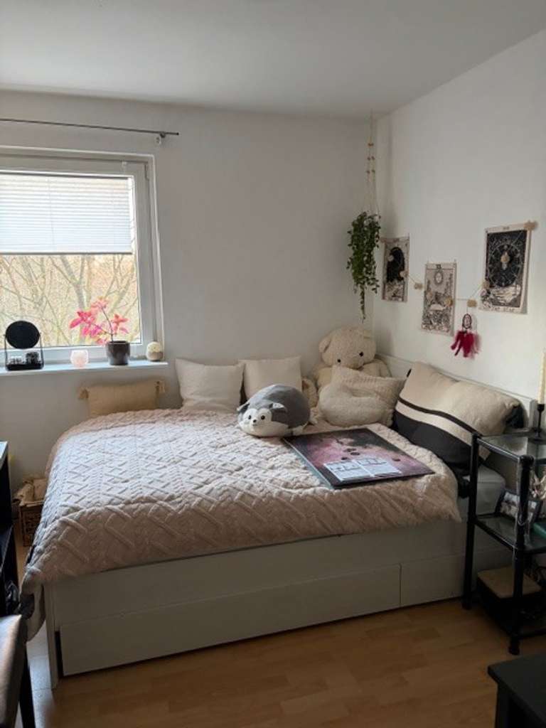 Immobilie in Taufkirchen - Brück Immobilien - Vermietete, ansprechende 4 Zi.-Eigentumswohnung mit Balkon  - Bild 2