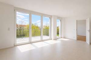 Sonnige 2-Zimmerwohnung mit großer Terrasse – Marie-Curie-Allee 102, 10315 Friedrichsfelde, Berlin – Vorschaubild 1