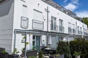 Sonniges Reiheneckhaus mit Dachterrasse und großem Garten in Bestlage Dachau zu verkaufen – Prinz-Adalbert-Strasse 18, 85221 Dachau (Kreis) – Vorschaubild 1