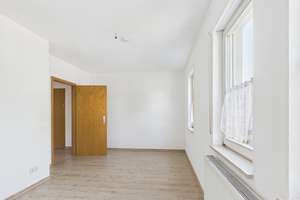 Bezugsfreie Maisonettewohnung mit 3 nutzbaren Räumen und Garten ! – Türkisstraße 7, 4319 Engelsdorf, Leipzig – Vorschaubild 6