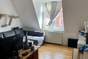Charmante Altbau-Wohnung mit Balkon – Kiel – Vorschaubild 3