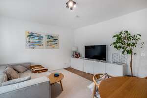 Sanierte und helle 2-Zimmer Wohnung mit Balkon in zentraler Lage von Darmstadt – Heinrichstr 109, 64283 Mitte, Darmstadt – Vorschaubild 2