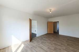 1000 € Gutschein sichern-Frisch renovierte 4-Zimmer-Wohnung mit Wannenbad ! – Am kleinen Feld 28, 4205 Grünau-Nord, Leipzig – Vorschaubild 2
