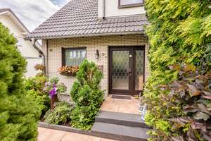 Modernisiertes Reihenendhaus mit Garten, Wärmepumpe, PV & Speicher – Die vollständige Adresse der Immobilie erhältst du vom Anbieter., 13509 Tegel, Berlin – Vorschaubild 2