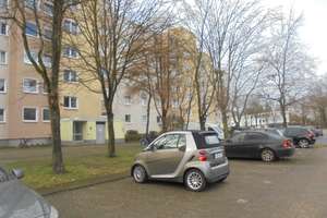 Helle 3-Zimmerwohnung im 3. Obergeschoss mit Lift, Südwest-Loggia, Keller, diverse Parkgelegenheiten