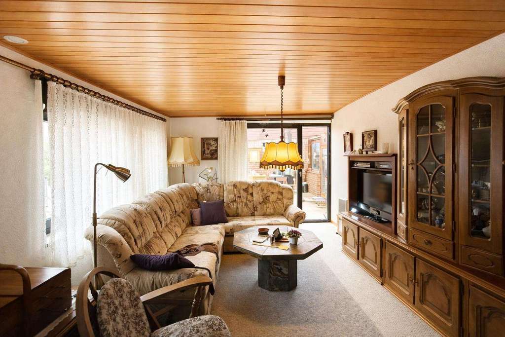 Immobilie in Aerzen - Landhausflair mit bezugsfertiger Dachgeschosswohnung - Bild 1