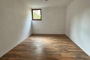 Wohnhaus mit großem Baugrundstück (Genehmigung für Wohnbau vorhanden)

 – Die vollständige Adresse der Immobilie erhältst du vom Anbieter., 94166 Stubenberg – Vorschaubild 6
