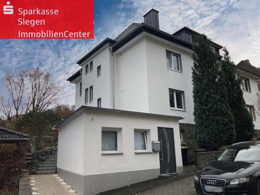Investor gesucht: Attraktive Doppelhaushälfte mit vier Wohneinheiten in gefragter Lage von Siegen