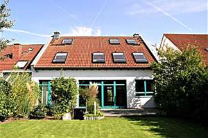 Außergewöhnliches schönes Haus mit großem Garten, Garage, EBK und Sauna. – Die vollständige Adresse der Immobilie erhältst du vom Anbieter., 63128 Dietzenbach – Vorschaubild 2