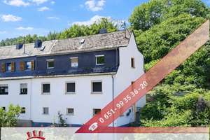 Gartenidylle inklusive: Zweifamilienhaus mit Grillhütte – sofort bezugsbereit