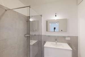 Erstbezug nach Top-Sanierung! 3 Zi. Wohnung mit EBK, Balkon & TG-Stellplatz in Bogenhausen-Denning – Warthestraße 14, 81927 Englschalking, München – Vorschaubild 9