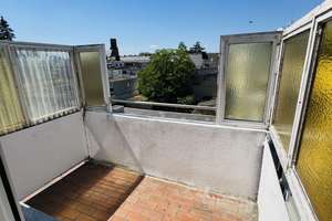 Helle 2,5 Zimmer Wohnung mit Aufzug, Parkett und Balkon in Krefeld-Stadtmitte