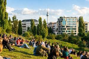 Exklusive Wohnung in Berlin-Mitte | 2 Zimmer | Balkon | Möbliert | Sofort bezugsfertig | Blick auf d – Die vollständige Adresse der Immobilie erhältst du vom Anbieter., 10115 Mitte (Ortsteil), Berlin – Vorschaubild 12