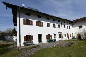Ehemalige Hofstelle mit Tenne, incl. Baugenehmigung zusätzlicher Neubau 6 Familienhaus in Halfing – Rosenheim (Kreis) – Vorschaubild 4