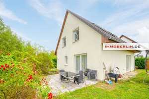 IMMOBERLIN.DE - Energieeffizientes Einfamilienhaus mit Südwestgarten in familienfreundlicher Lage – Berlin – Vorschaubild 1