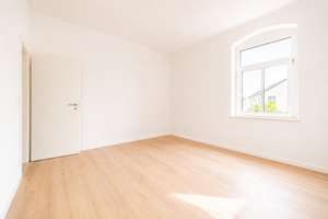 Frisch renovierte 2-RW im 1. OG* sonniger Balkon* Bad mit Dusche*  Keller* zentrale Lage* PKW-SP* – Hülßestraße 15, 1237 Reick, Dresden – Vorschaubild 10