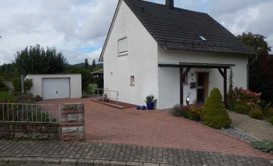 Einfamilienhaus in ruhiger idyllischer Ortsrandlage