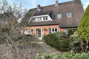 Einfamilienhaus mit 160 qm Gewerbeeinheit / Praxis / Büro  in Lensahn zu verkaufen.