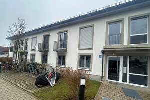 Moderne 3-Zimmer-Wohnung mit Terrasse, Gartenanteil & 2 Tiefgaragenstellplätzen – Glonner Straße 9b, 85640 Putzbrunn – Vorschaubild 9