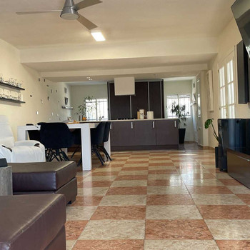 WUNDERSCHÖNE VILLA IN PRIVATER ANLAGE